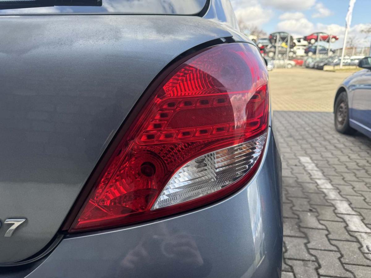 Peugeot 207 original R&uuml;cklicht R&uuml;ckleuchte Schlussleuchte rechts Facelift Bj.2010